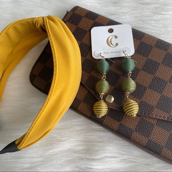 Charming Charlie Green & Gold Patterned Earrings🍃 - Picture 2 of 4
